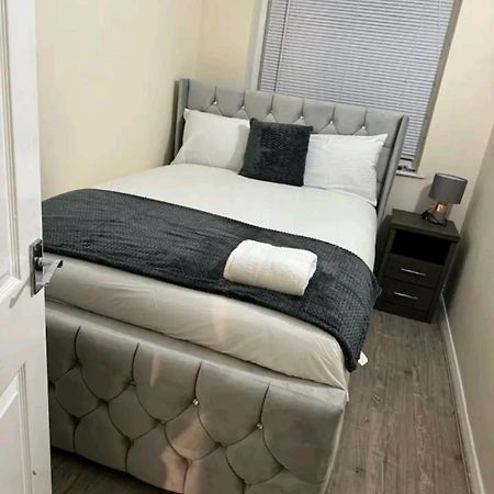 Lovely 2-Bed Apartment In Knowle Σόλιχαλ Εξωτερικό φωτογραφία