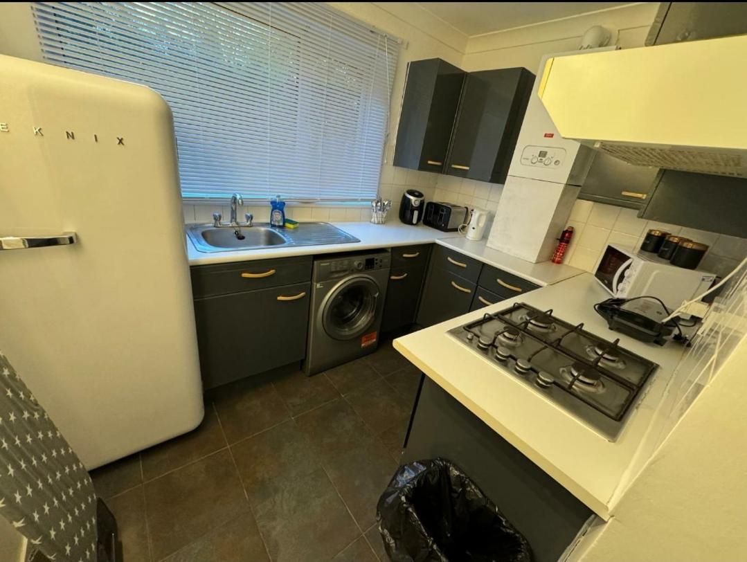 Lovely 2-Bed Apartment In Knowle Σόλιχαλ Εξωτερικό φωτογραφία