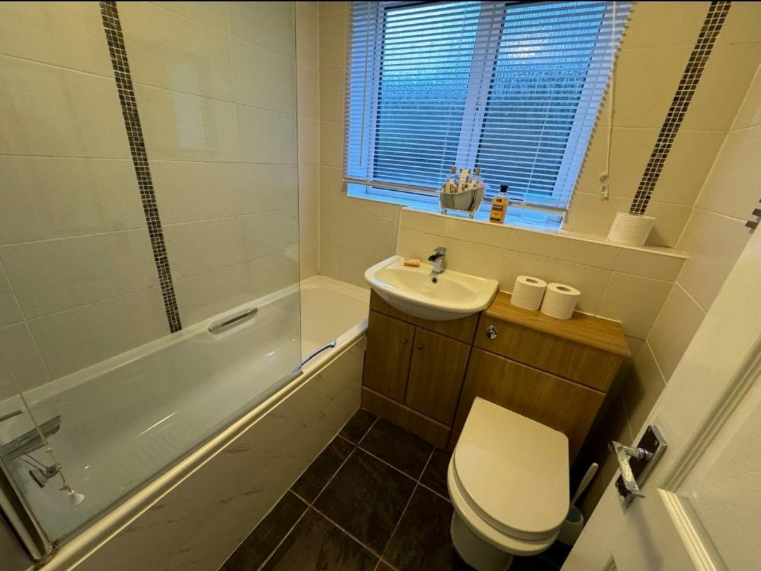 Lovely 2-Bed Apartment In Knowle Σόλιχαλ Εξωτερικό φωτογραφία