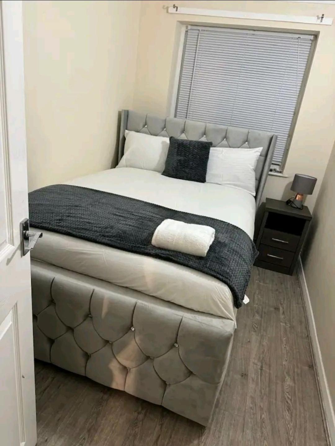 Lovely 2-Bed Apartment In Knowle Σόλιχαλ Εξωτερικό φωτογραφία