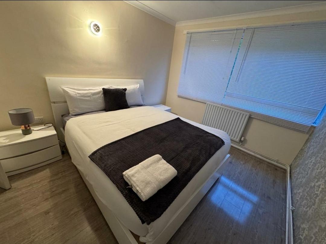 Lovely 2-Bed Apartment In Knowle Σόλιχαλ Εξωτερικό φωτογραφία