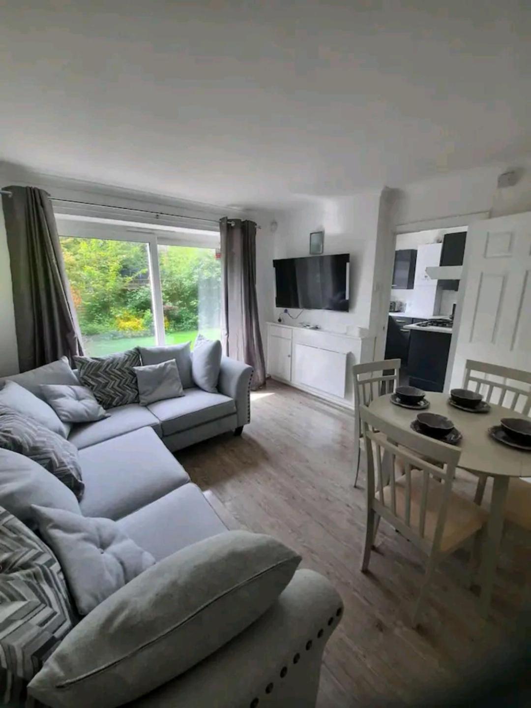 Lovely 2-Bed Apartment In Knowle Σόλιχαλ Εξωτερικό φωτογραφία